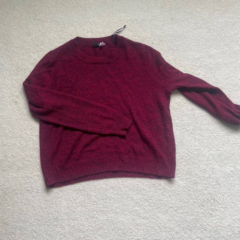 H&M (divided brand) cropped lightweight sweater, size M
